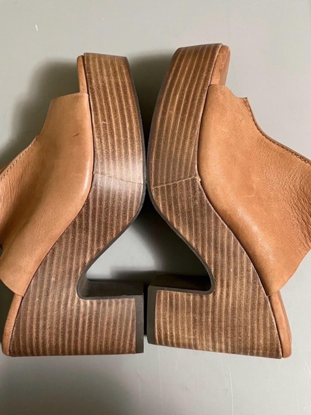 Seychelles Leather Invigorated wooden heeled sandals size 9 tan